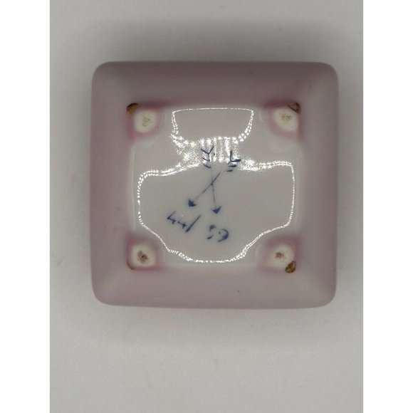 Arnart Imports Porcelain Trinket Courting Couple Pink Box 1950's - Picture 4 of 11
